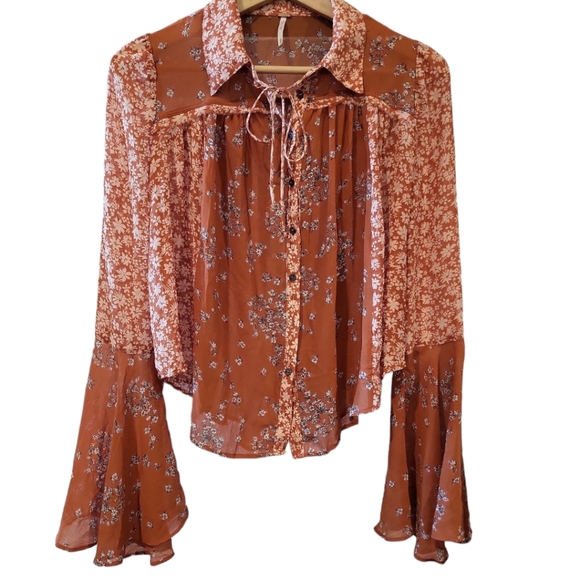 Free People bohemian blouse floral print button-up bell sleeves flowy feminine - Picture 10 of 11